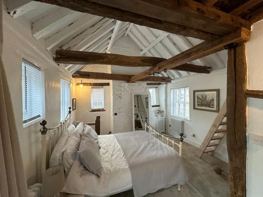 The Nook Lincoln Villa ภายนอก รูปภาพ