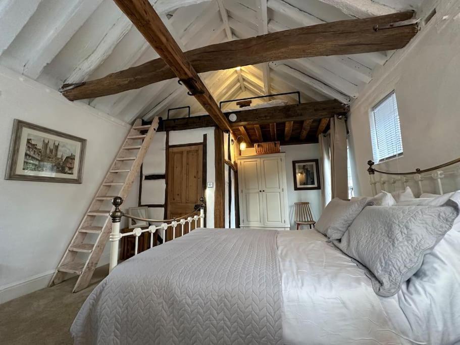 The Nook Lincoln Villa ภายนอก รูปภาพ