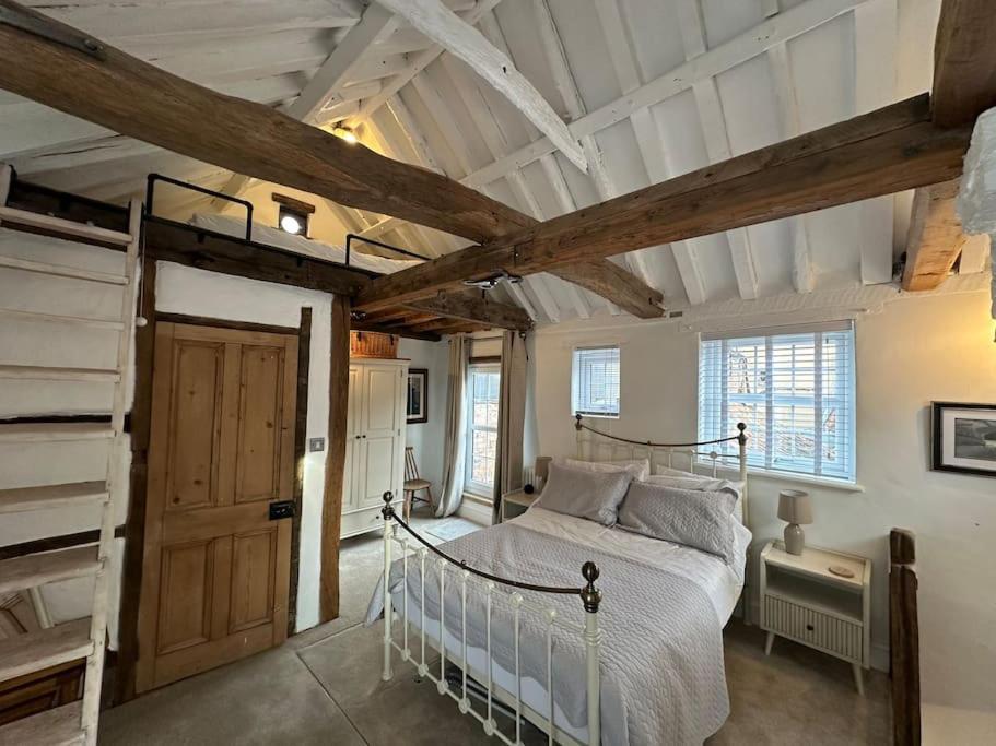 The Nook Lincoln Villa ภายนอก รูปภาพ